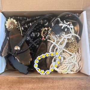 Black and White Tone 1lb+ Mixed Jewelry Lot Vintage-Modern DIY JUNK CRAFT REPAIR